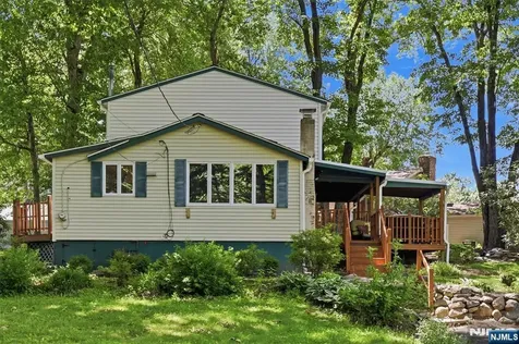 9 Juniper Trail Kinnelon Borough NJ 07405