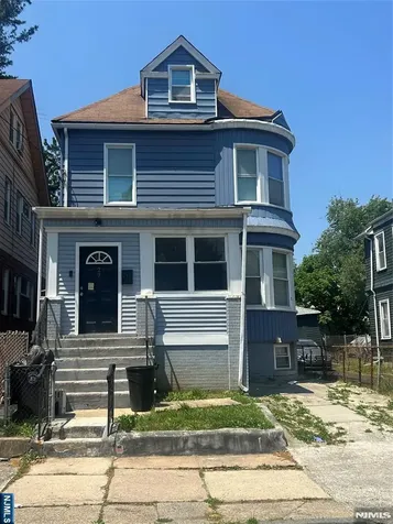 27 Richelieu Terrace Newark NJ 07106