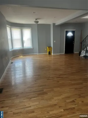 27 Richelieu Terrace Newark NJ 07106