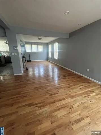 27 Richelieu Terrace Newark NJ 07106
