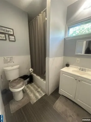 27 Richelieu Terrace Newark NJ 07106
