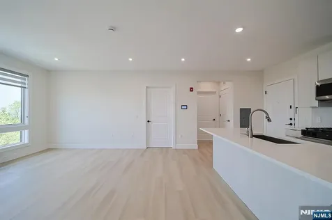 401 E Central Boulevard Palisades Park NJ 07650