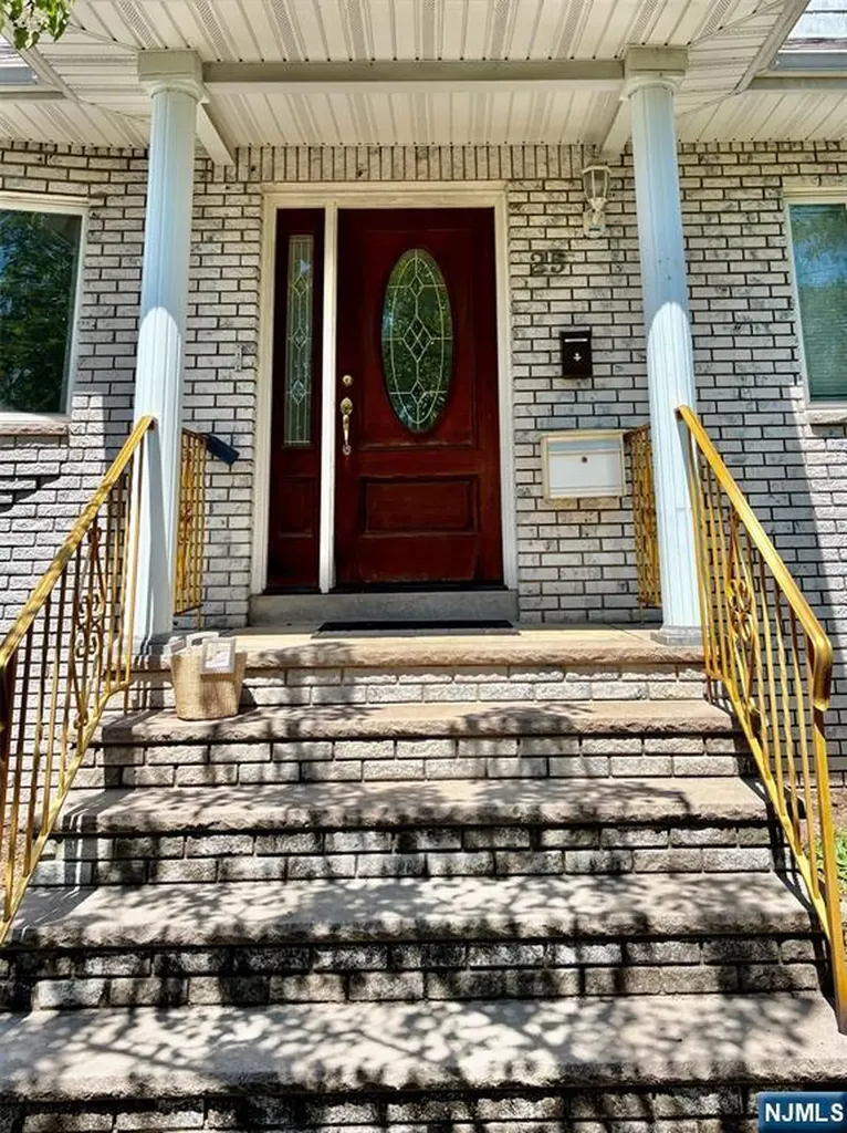 25 Dell Glen Avenue Lodi NJ 07644