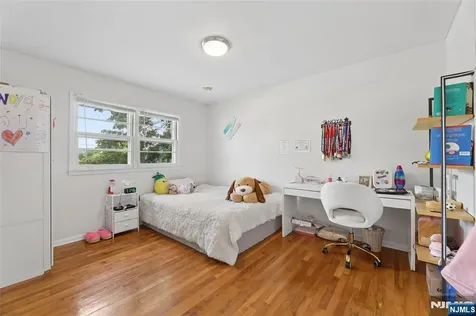 195 4th Street Cresskill NJ 07626