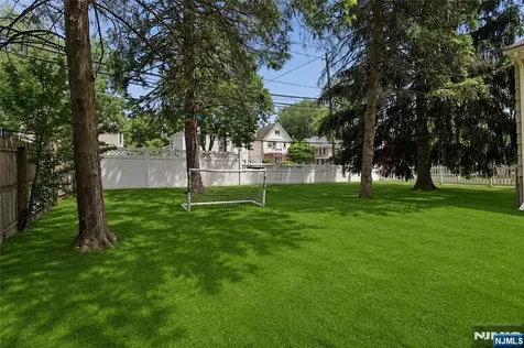 195 4th Street Cresskill NJ 07626