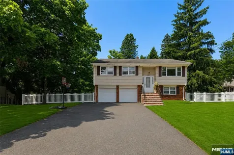 195 4th Street Cresskill NJ 07626