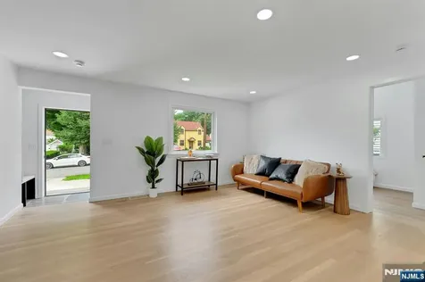 12 Lerome Place Teaneck NJ 07666
