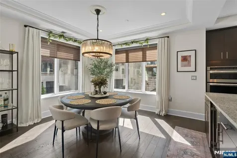 250 Henley Place Weehawken NJ 07086