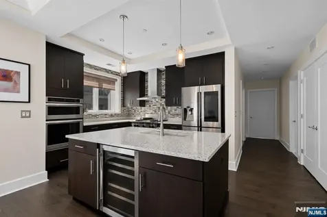 250 Henley Place Weehawken NJ 07086
