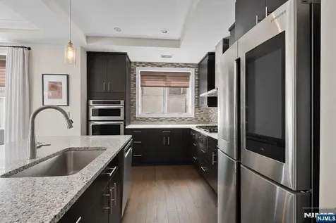 250 Henley Place Weehawken NJ 07086