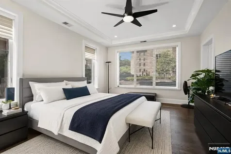 250 Henley Place Weehawken NJ 07086