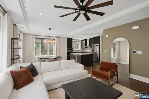 250 Henley Place Weehawken NJ 07086
