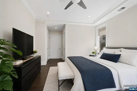 250 Henley Place Weehawken NJ 07086