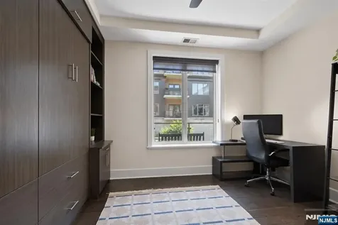 250 Henley Place Weehawken NJ 07086