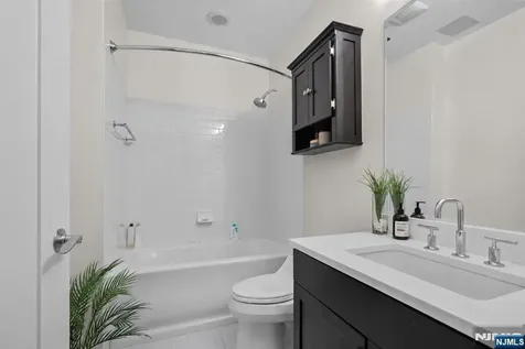 250 Henley Place Weehawken NJ 07086
