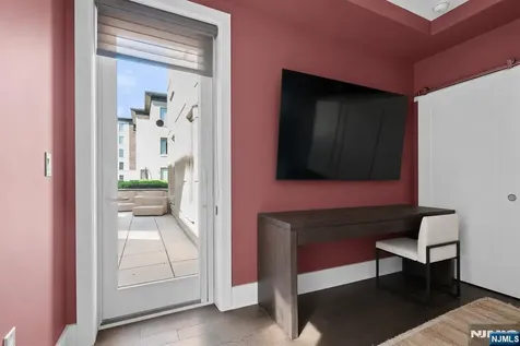 250 Henley Place Weehawken NJ 07086