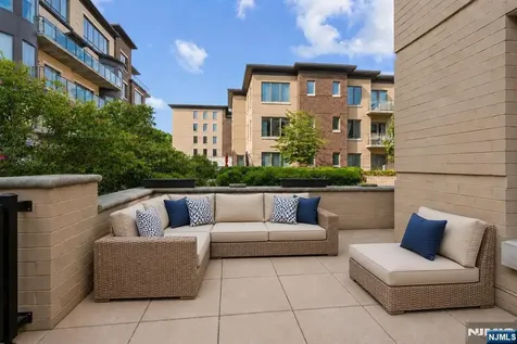 250 Henley Place Weehawken NJ 07086