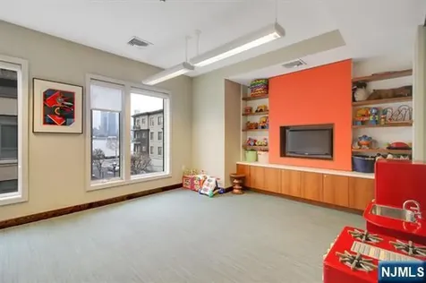 250 Henley Place Weehawken NJ 07086