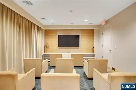 250 Henley Place Weehawken NJ 07086