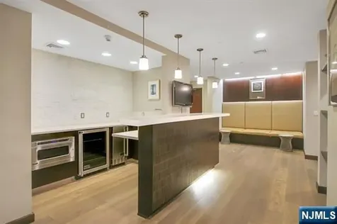 250 Henley Place Weehawken NJ 07086