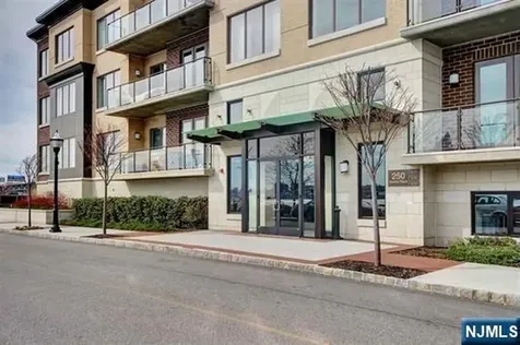 250 Henley Place Weehawken NJ 07086