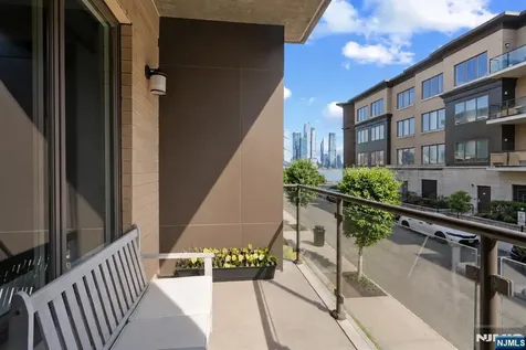 250 Henley Place Weehawken NJ 07086