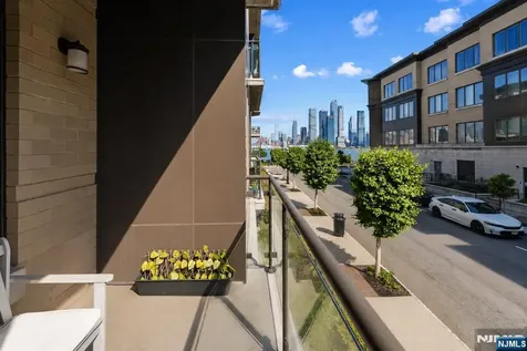 250 Henley Place Weehawken NJ 07086