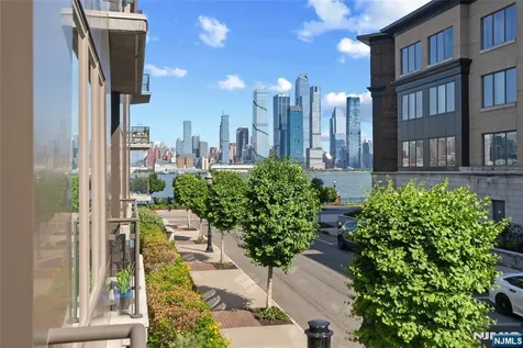 250 Henley Place Weehawken NJ 07086