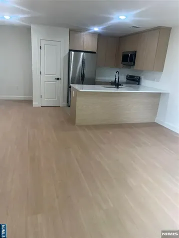 5 Montclair Paterson NJ 07503