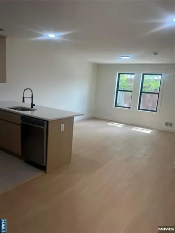 5 Montclair Paterson NJ 07503