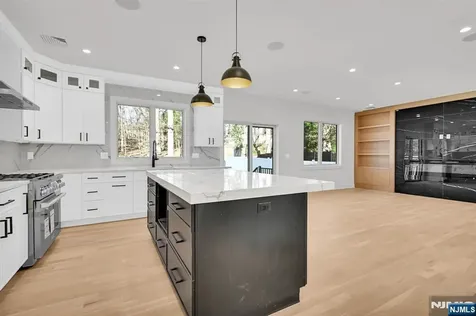 31 Ashwood Drive Livingston NJ 07039