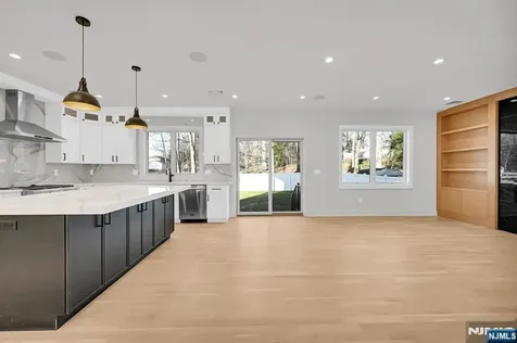 31 Ashwood Drive Livingston NJ 07039