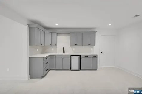31 Ashwood Drive Livingston NJ 07039