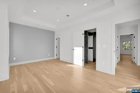 31 Ashwood Drive Livingston NJ 07039