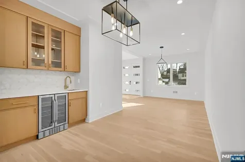 31 Ashwood Drive Livingston NJ 07039