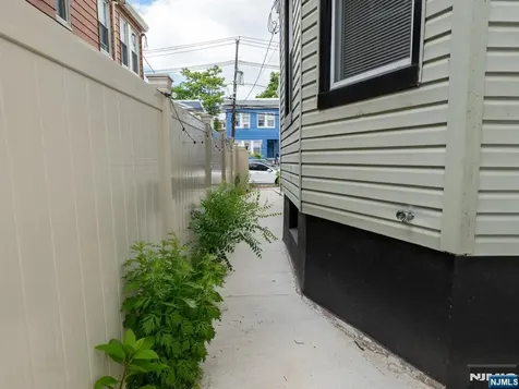 32 Palm Street Newark NJ 07106