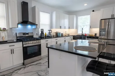 32 Palm Street Newark NJ 07106