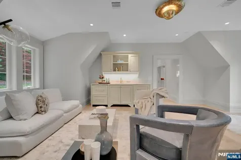 171 Campbell Road Far Hills NJ 07931