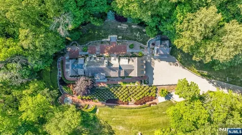 171 Campbell Road Far Hills NJ 07931