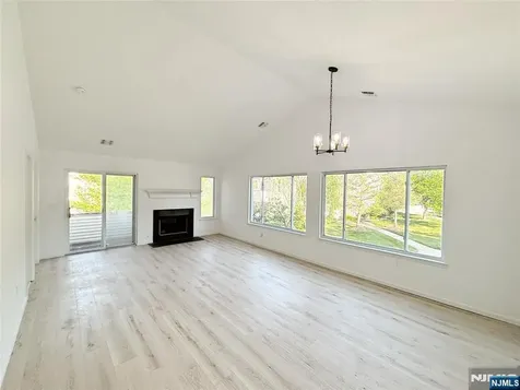 135 Falcon Ridge Way Hamburg NJ 07419