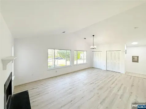 135 Falcon Ridge Way Hamburg NJ 07419