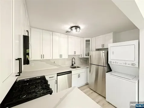 135 Falcon Ridge Way Hamburg NJ 07419