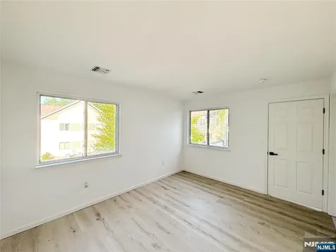 135 Falcon Ridge Way Hamburg NJ 07419