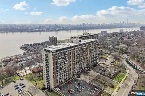 2 Horizon Fort Lee NJ 07024
