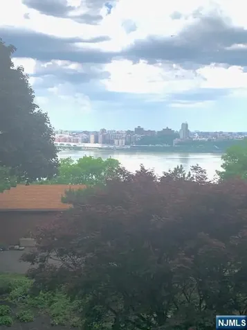 2 Horizon Fort Lee NJ 07024