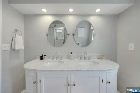 65 E Gramercy Place Glen Rock NJ 07452