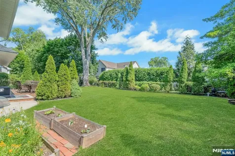 65 E Gramercy Place Glen Rock NJ 07452