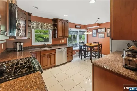 583 Brookside Avenue Oradell NJ 07649