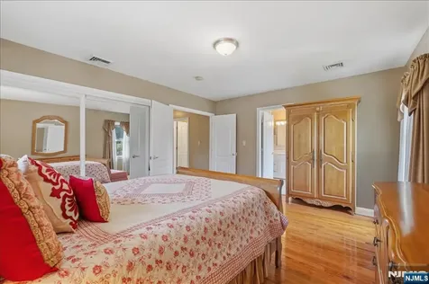 583 Brookside Avenue Oradell NJ 07649
