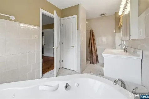 583 Brookside Avenue Oradell NJ 07649